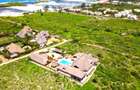 8 Bed House with En Suite in Watamu - 12