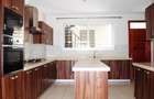 5 Bed Townhouse with En Suite in Lavington - 8