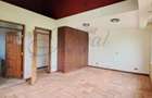 6 Bed House with En Suite in Ridgeways - 8