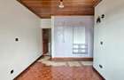 4 Bed House with En Suite in Lavington - 12