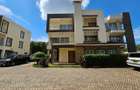 5 Bed House with En Suite in Lavington - 1