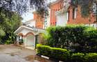 5 Bed Townhouse with En Suite in Lavington - 2