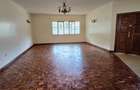 5 Bed Townhouse with En Suite in Lavington - 6