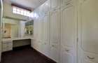 4 Bed House with En Suite at Mountain View - 18