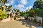 5 Bed Townhouse with En Suite at Westlands - 20