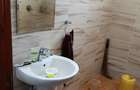 4 Bed House with En Suite in Donholm - 10