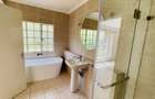 5 Bed House with En Suite in Lavington - 8