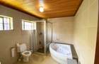5 Bed Townhouse with En Suite in Spring Valley - 12