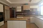 4 Bed Apartment with En Suite in Riverside - 10