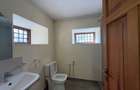 5 Bed House with En Suite in Runda - 10