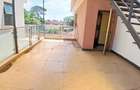 5 Bed Townhouse with En Suite at Lavington - 3