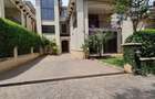 5 Bed House with En Suite at Lavington - 1