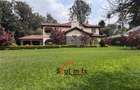 5 Bed House with En Suite in Runda - 1
