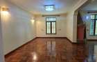 5 Bed Townhouse with En Suite at Othaya Road - 8