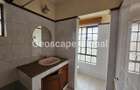 5 Bed Townhouse with En Suite in Spring Valley - 4