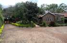 3 Bed House with En Suite in Lavington - 1