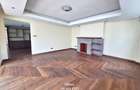 5 Bed Townhouse with En Suite at Convent Drive - 3