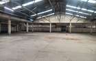 38,000 ft² Warehouse with Parking in Industrial Area - 1