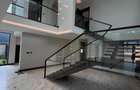 6 Bed House with En Suite in Nyari - 3