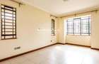 4 Bed Apartment with En Suite in Parklands - 11