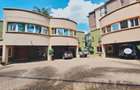 4 Bed Villa with En Suite in Riverside - 1