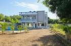 5 Bed Villa with En Suite in Diani - 1