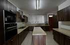 5 Bed Townhouse with En Suite in Lavington - 12