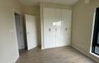 4 Bed Apartment in Riverside - 4