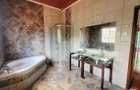 5 Bed House with En Suite in Rosslyn - 8