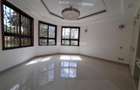 5 Bed Townhouse with En Suite in Lavington - 4