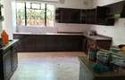 6 Bed House with En Suite in Lavington - 9