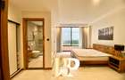 Furnished 4 Bed Apartment with En Suite in Spring Valley - 13