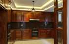 5 Bed Townhouse with En Suite in Lavington - 3