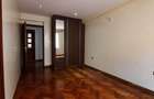 5 Bed Townhouse with En Suite in Lavington - 6