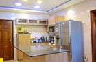 6 Bed House with En Suite in Lavington - 7