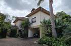 5 Bed Townhouse with En Suite at Lavington Green - 3