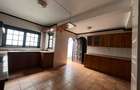 4 Bed Townhouse with En Suite at Riverside Dr - 2