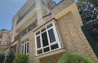 5 Bed Townhouse with En Suite at Lavington - 3