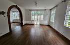 5 Bed House with En Suite in Rosslyn - 5