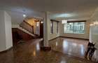 4 Bed Townhouse with En Suite at Valley Arcade - 2