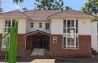 5 Bed House with En Suite at Rosslyn - 1