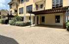 5 Bed Townhouse with En Suite at Lavington - 1