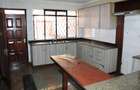 5 Bed Townhouse with En Suite in Brookside - 4