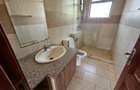 4 Bed House with En Suite in Ridgeways - 12