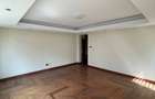 5 Bed Townhouse with En Suite in Lavington - 10