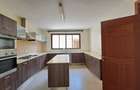 5 Bed House with En Suite in Lavington - 3