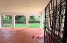 4 Bed House with En Suite in Hill View - 3