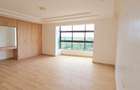 4 Bed Apartment with En Suite at Parklands Avenue - 2