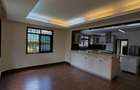 5 Bed Townhouse with En Suite in Lavington - 3