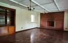 4 Bed House with En Suite in Rosslyn - 2